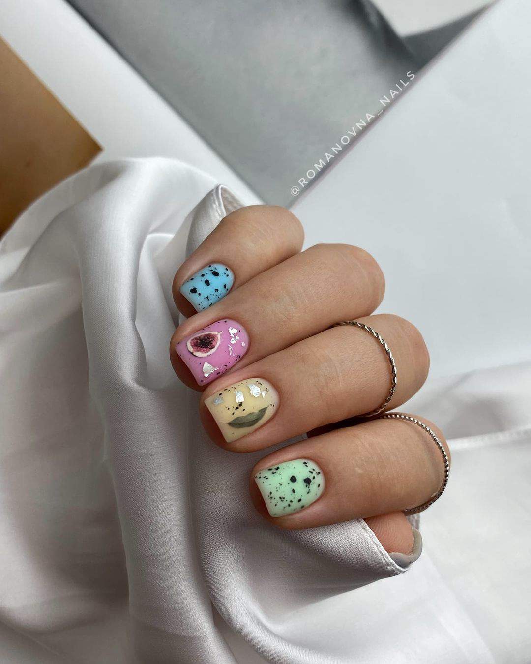 20 Cute Fall Nail Designs To Try In 2021 images 4
